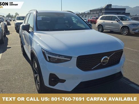 Used 2026 Volvo XC40 B5 Plus AWD/4WD image 2