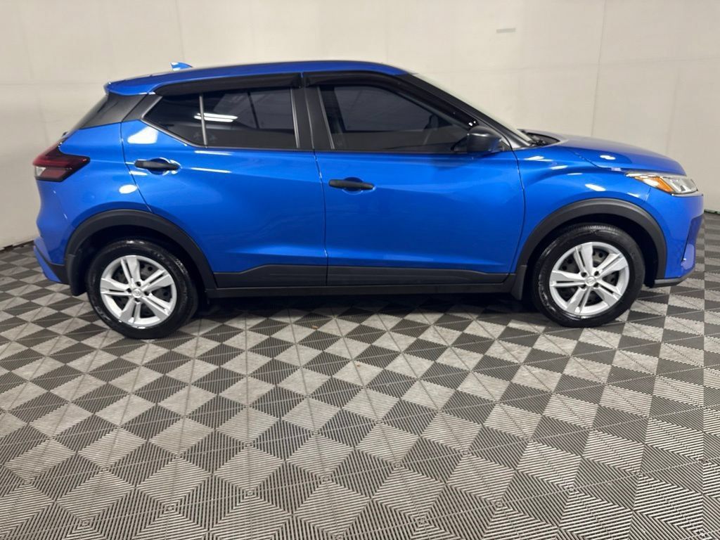 Used 2024 Nissan Kicks S FWD image 11