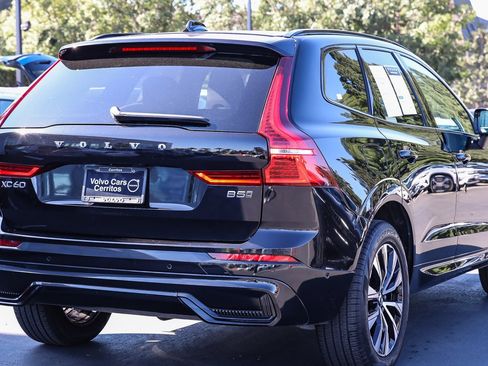 Used 2025 Volvo XC60 B5 Plus image 9
