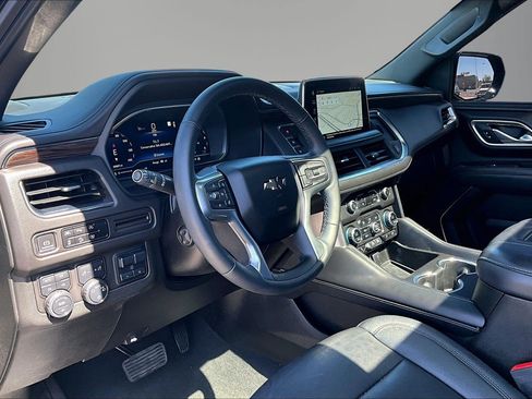 Used 2023 Chevrolet Suburban Z71 w/ Z71 Off-Road Package AWD/4WD image 17