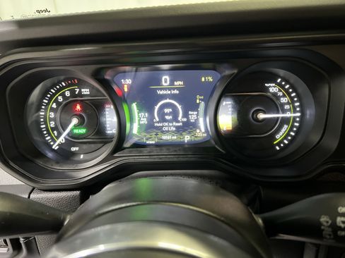 Used 2025 Jeep Wrangler Unlimited Sahara AWD/4WD image 23