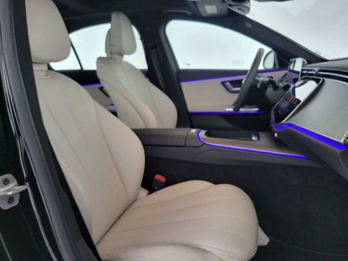 Used 2025 Mercedes-Benz E 350 Sedan image 9