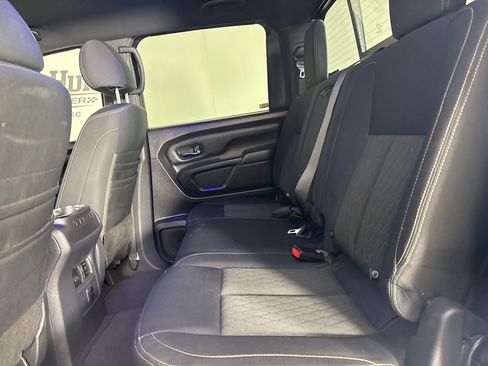 Used 2018 Nissan Titan SV w/ SV Convenience Package image 18