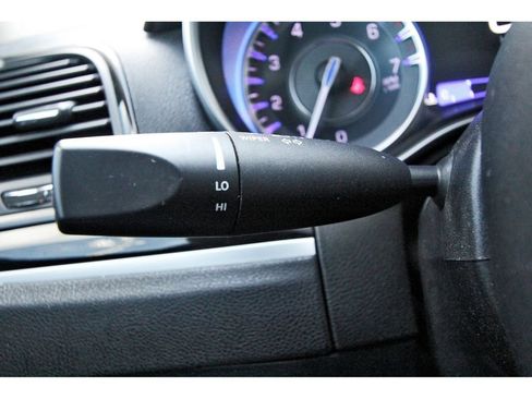 Used 2023 Chrysler 300 Touring w/ Sport Appearance Package image 16