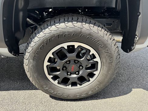 Used 2025 Toyota Tacoma TRD Off-Road AWD/4WD image 20