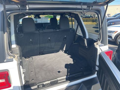 Used 2025 Jeep Wrangler Unlimited Rubicon image 22