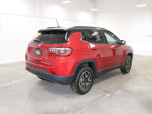 Used 2025 Jeep Compass Trailhawk AWD/4WD image 9