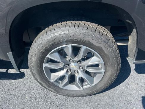 Used 2022 Chevrolet Silverado 1500 LT AWD/4WD image 33