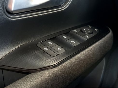 Used 2025 Nissan Kicks SV image 19