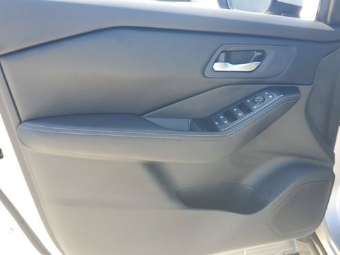 Used 2024 Nissan Rogue SV FWD image 25