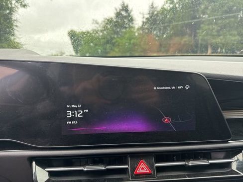 Used 2025 Kia Niro EX FWD image 12