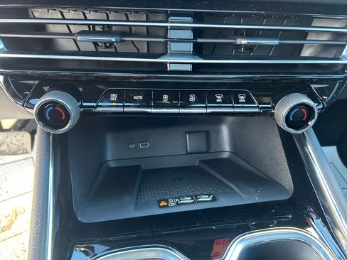 New 2026 Chevrolet Traverse LT w/ Sun and Wheel Package image 19