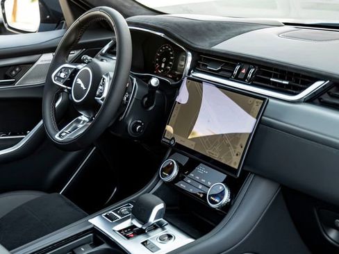New 2026 Jaguar F-PACE SVR image 32