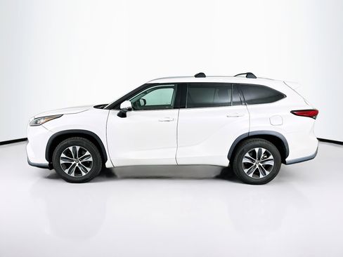 Used 2020 Toyota Highlander XLE FWD image 4