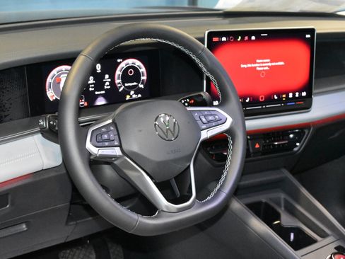 New 2026 Volkswagen Tiguan SE AWD/4WD image 2