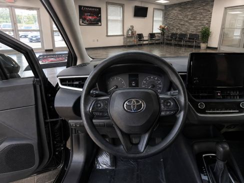 Used 2023 Toyota Corolla LE FWD image 8