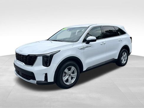 Used 2024 Kia Sorento LX FWD image 3