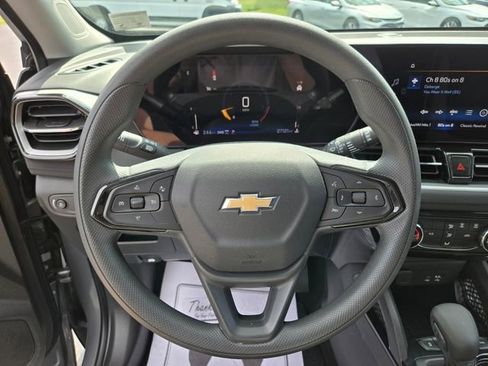 Used 2025 Chevrolet TrailBlazer LT AWD/4WD image 31