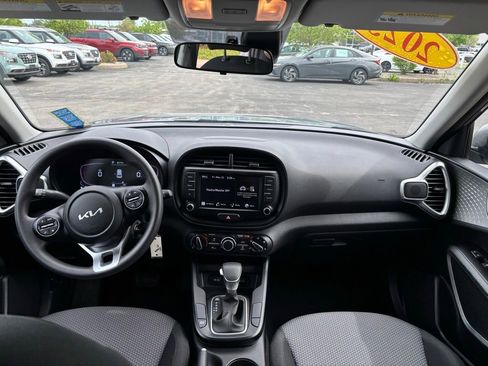 Used 2023 Kia Soul LX FWD image 17