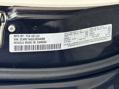 Used 2020 Chrysler Voyager L FWD image 31
