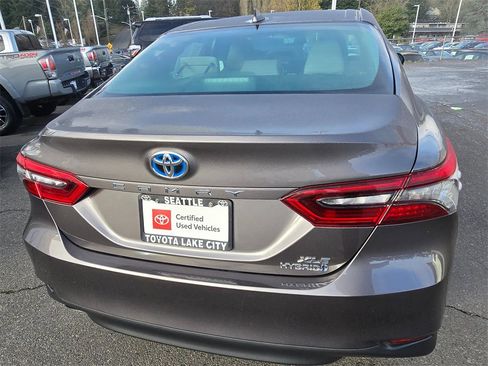 Certified 2021 Toyota Camry XLE w/ Navigation Upgrade Package image 15