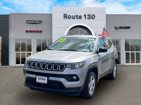 Used 2023 Jeep Compass Latitude w/ Sun and Sound Group AWD/4WD image 2