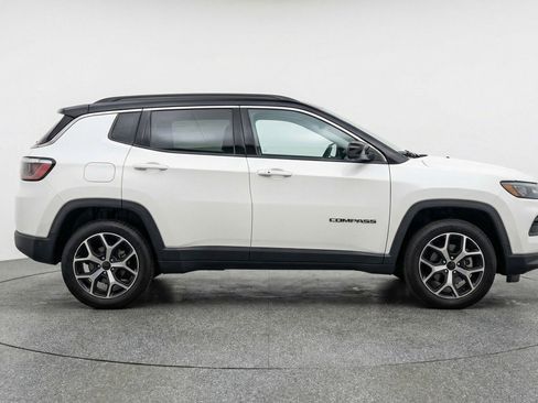 Used 2025 Jeep Compass Limited AWD/4WD image 11
