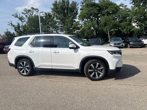 Used 2025 Honda Pilot Elite image 23