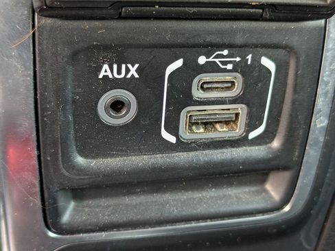 Used 2018 Jeep Wrangler Unlimited Sahara AWD/4WD image 21