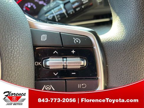 Used 2023 Kia Carnival LX FWD image 28