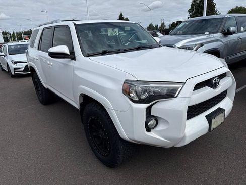 Used 2016 Toyota 4Runner SR5 AWD/4WD image 2