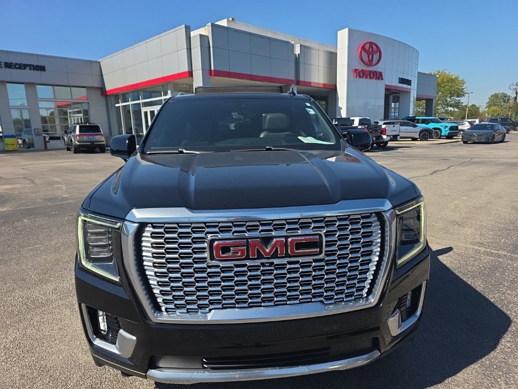 Used 2022 GMC Yukon Denali w/ Denali Ultimate Package AWD/4WD image 3
