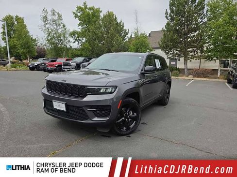 Used 2023 Jeep Grand Cherokee Altitude AWD/4WD image 1