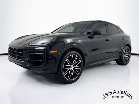 Used 2025 Porsche Cayenne Coupe AWD/4WD image 3