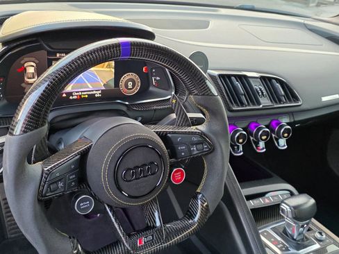 Used 2018 Audi R8 V10 w/ Premium Package image 11