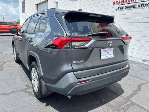 Used 2021 Toyota RAV4 LE FWD image 5