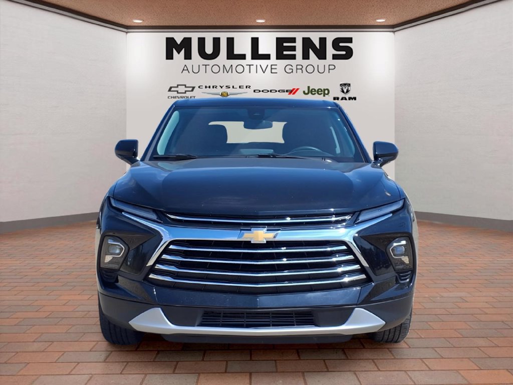 Used 2025 Chevrolet Blazer LT FWD image 2