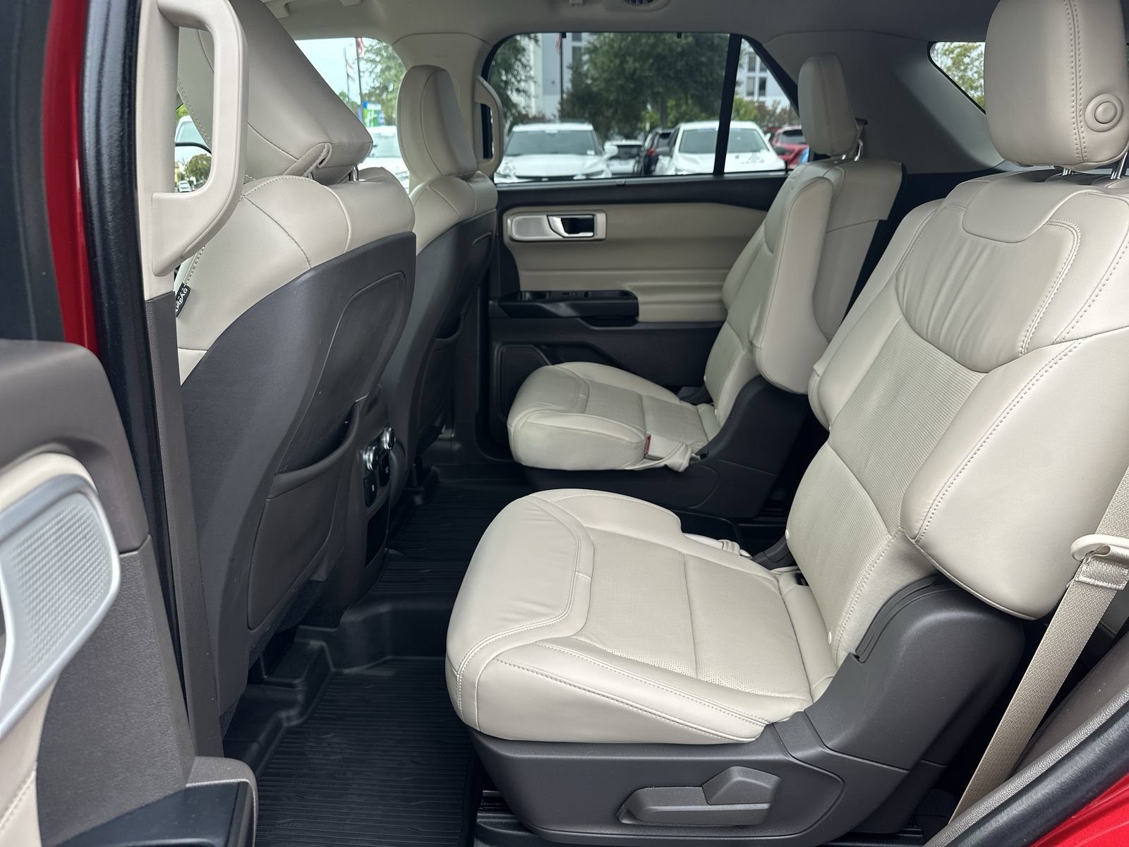 Used 2020 Ford Explorer Platinum w/ Premium Technology Package AWD/4WD image 31