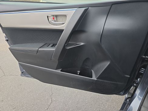 Used 2014 Toyota Corolla LE image 27