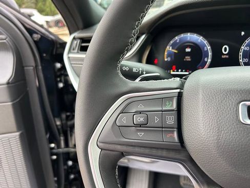 New 2025 Jeep Grand Cherokee Laredo X w/ Luxury Tech Group I image 16