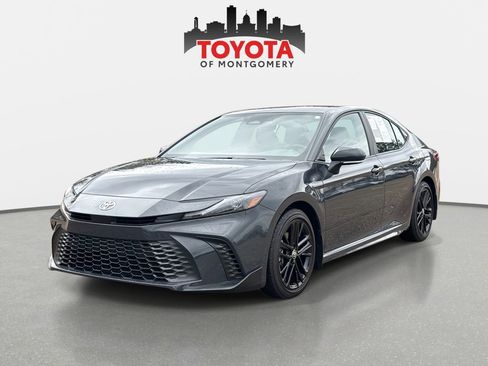 Used 2025 Toyota Camry SE image 7