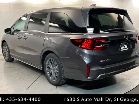 New 2026 Honda Odyssey Touring image 3