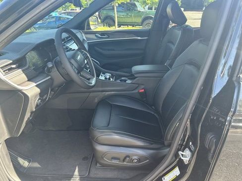 New 2025 Jeep Grand Cherokee Limited w/ Black Appearance Package image 9