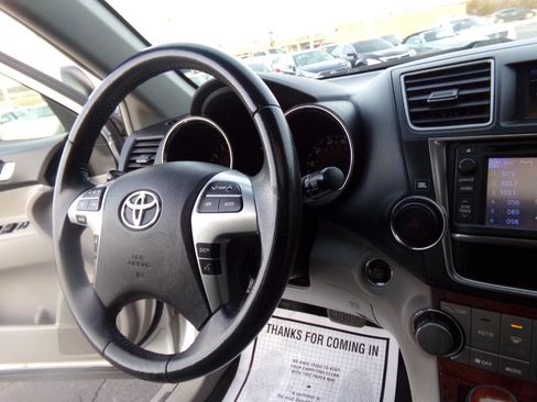 Used 2013 Toyota Highlander Limited image 50
