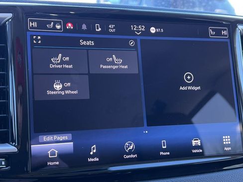 Used 2024 Chrysler Pacifica Touring-L FWD image 23