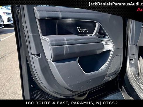 Used 2025 Land Rover Range Rover SE image 15