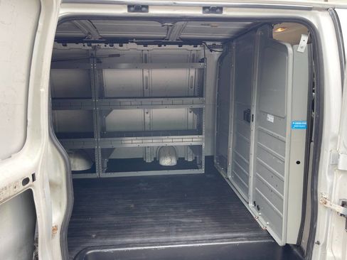 Used 2004 Chevrolet Express 1500 RWD image 28