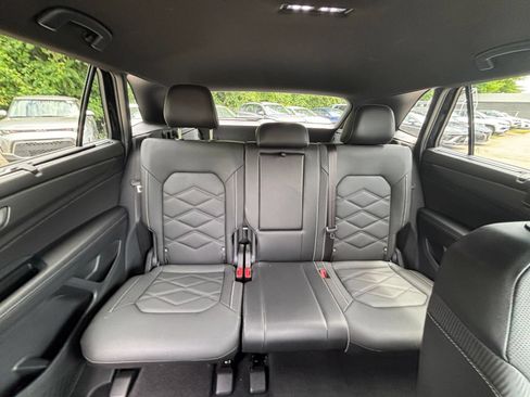 Used 2025 Volkswagen Atlas Cross Sport SE FWD image 38
