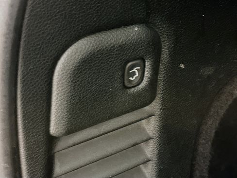 Used 2018 Jeep Grand Cherokee Limited image 32