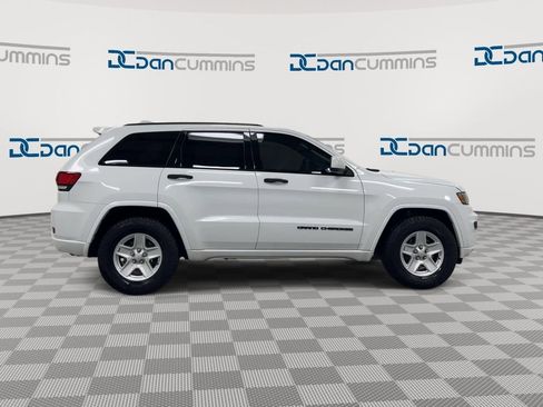 Used 2019 Jeep Grand Cherokee Altitude AWD/4WD image 9